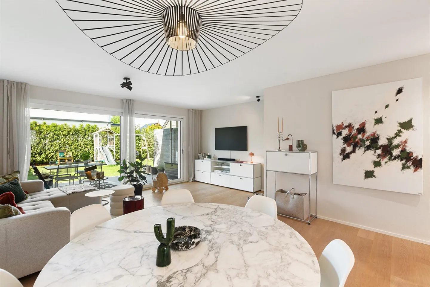 Stylish Home for Families - Photo 2 of 8