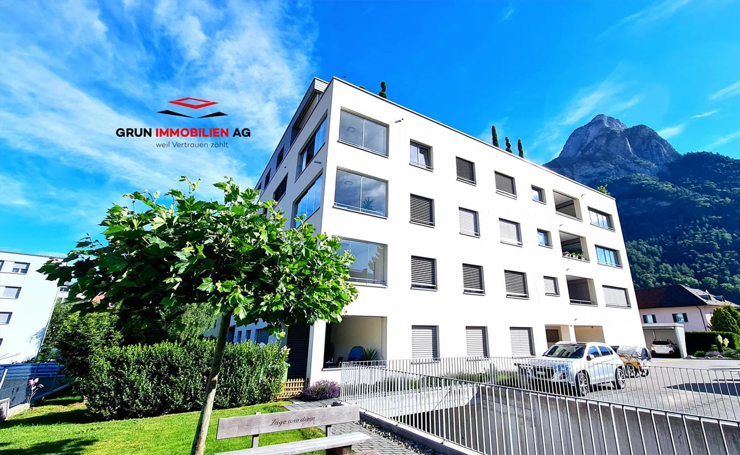 Moderne 4 ½-Zimmer-Wohnung mit schönem Weitblick unter der Attika - Foto 1 di 13