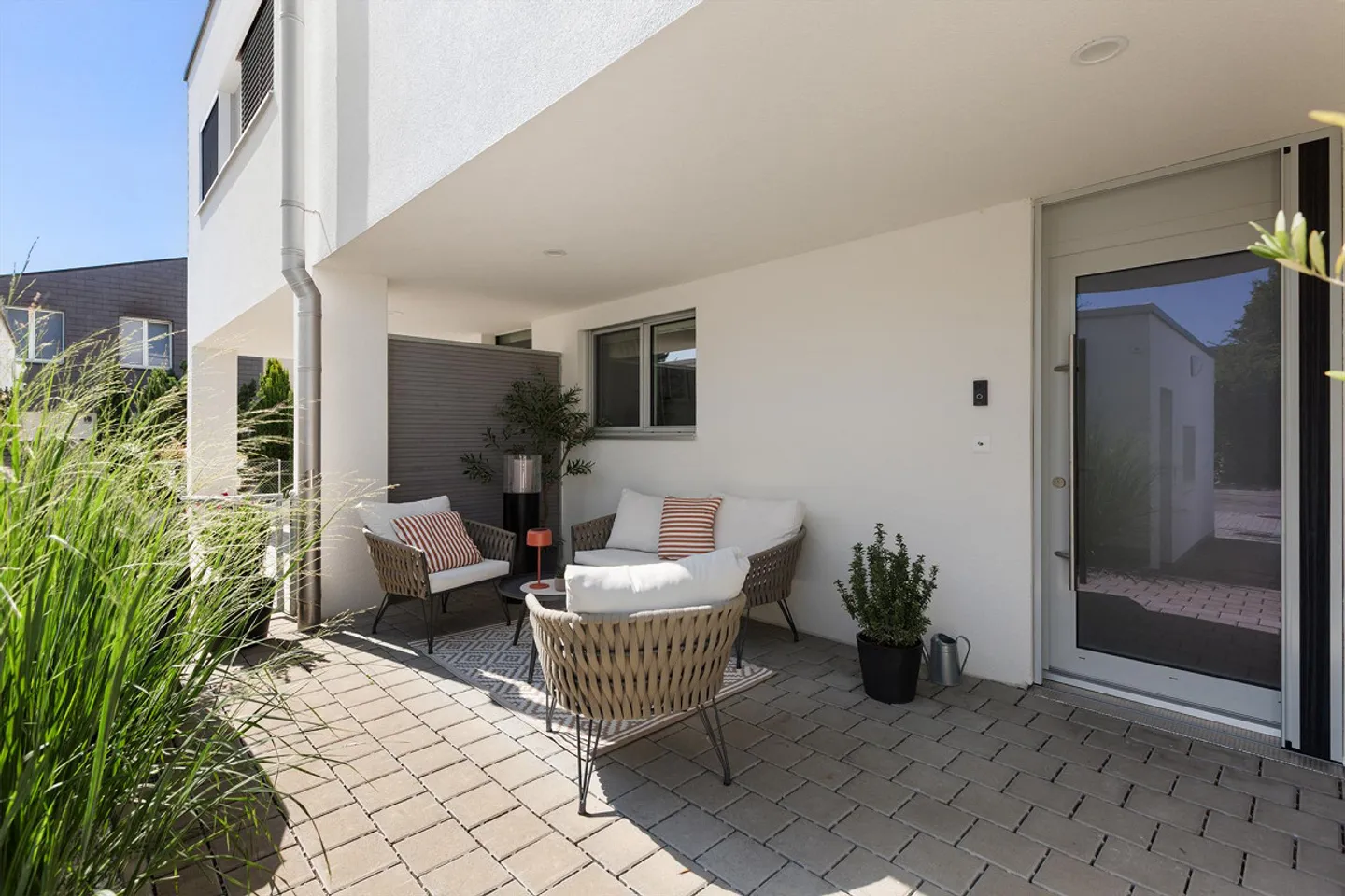 Stylish Home for Families - Photo 4 of 8