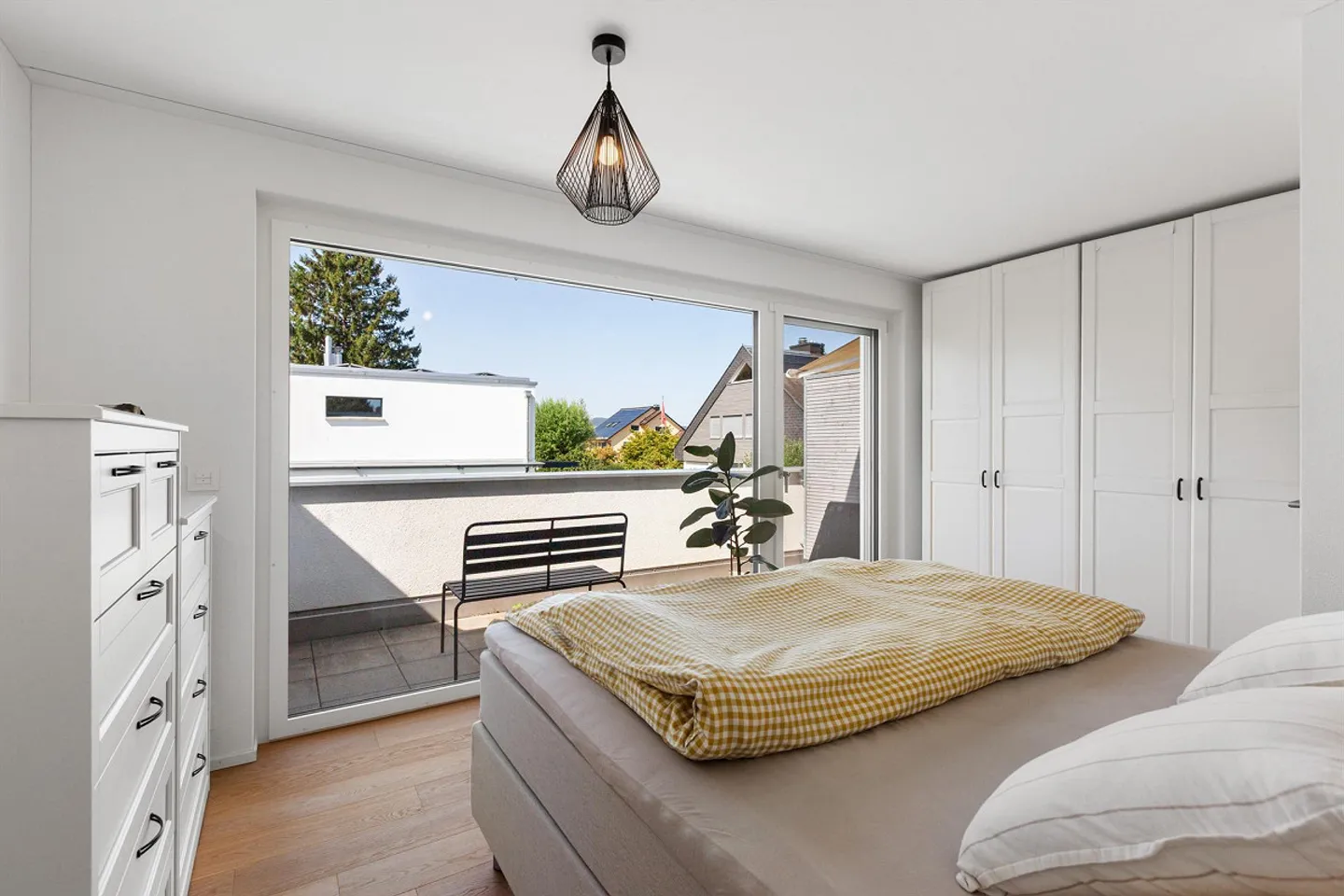 Stylish Home for Families - Photo 6 of 8