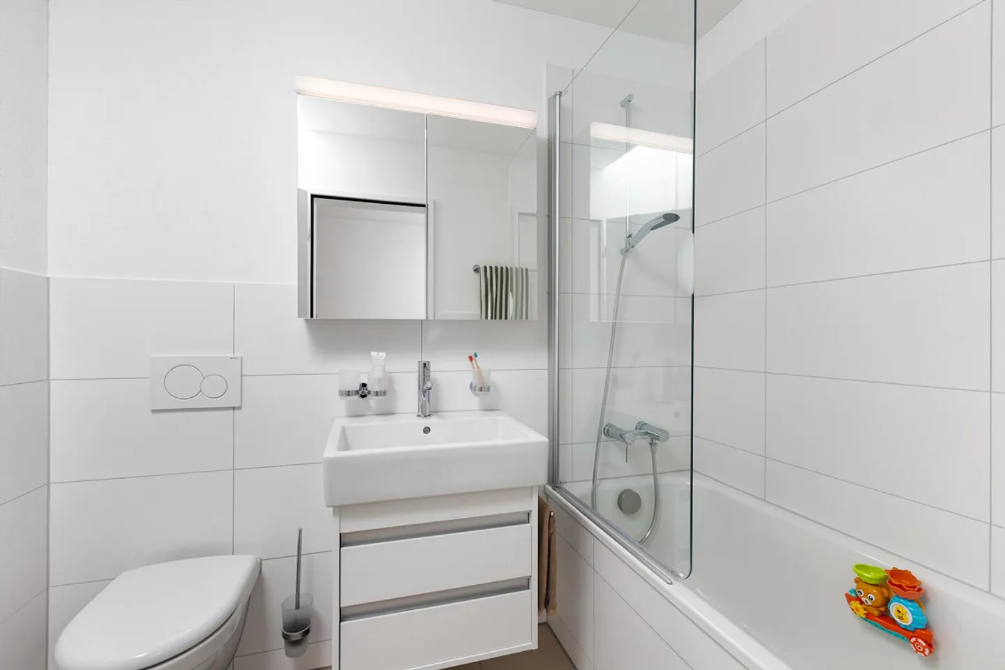Stylish Home for Families - Photo 7 of 8