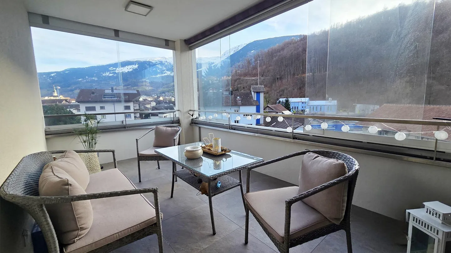 Moderne 4 ½-Zimmer-Wohnung mit schönem Weitblick unter der Attika - Foto 6 di 13