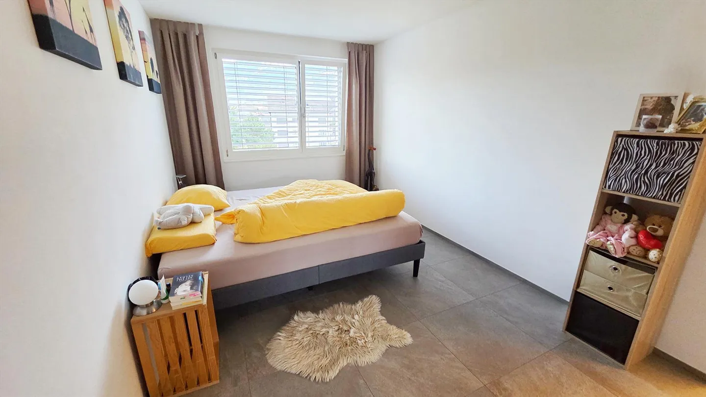 Moderne 4 ½-Zimmer-Wohnung mit schönem Weitblick unter der Attika - Foto 9 di 13