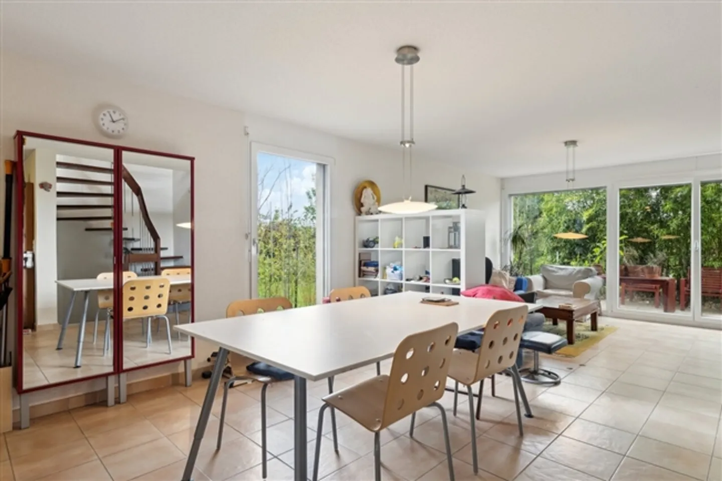 Panorama Perfection 5.5-Room Villa just a stone's throw from the train station - Photo 3 of 12