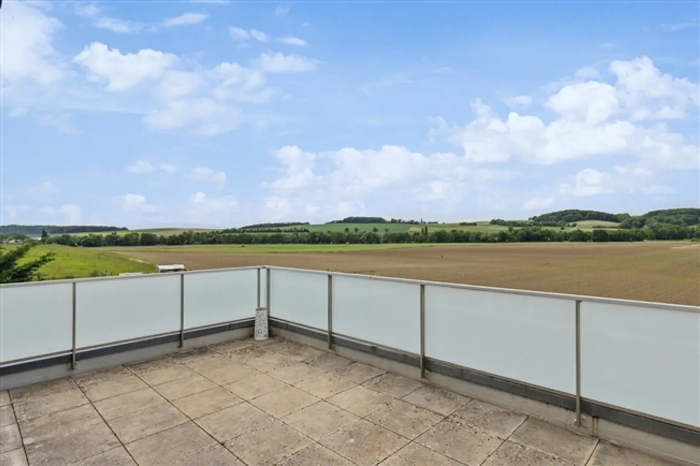 Panorama Perfection 5.5-Room Villa just a stone's throw from the train station - Photo 11 of 12