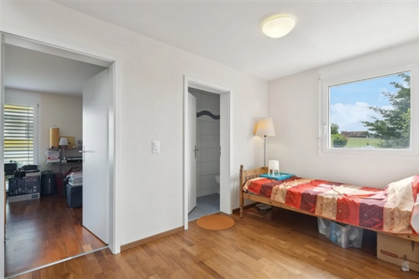 Panorama Perfection 5.5-Room Villa just a stone's throw from the train station - Photo 5 of 12