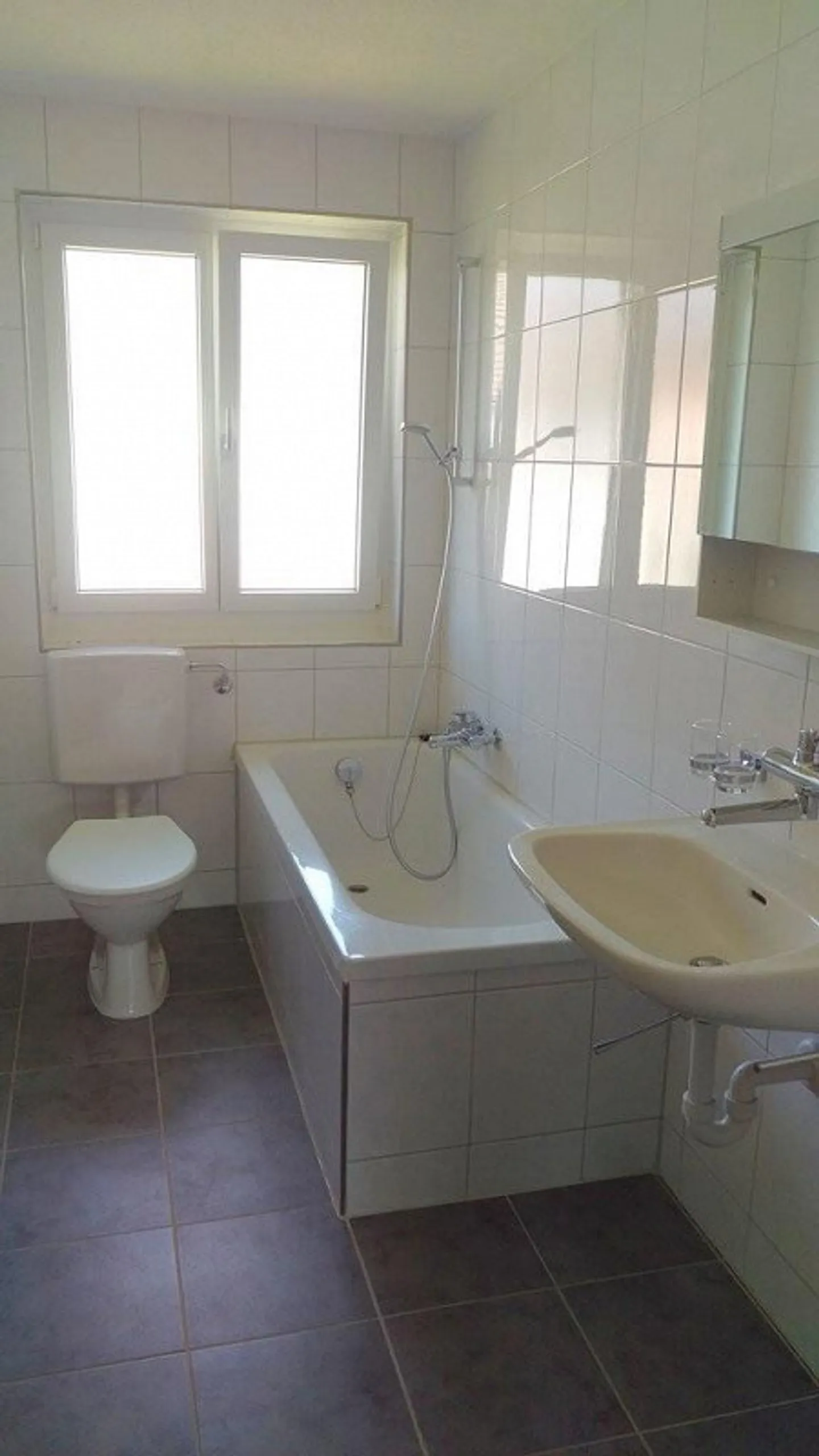 Un sincero appartamento è alla ricerca di un nuovo inquilino - Foto 4 di 9