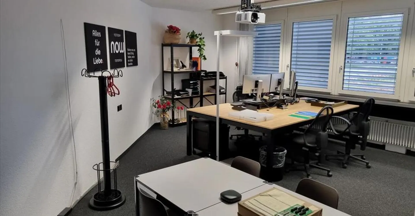Niederwangen b.Bern, in affitto, 250 m2 di uffici e 230 m2 di magazzini - Foto 2 di 8