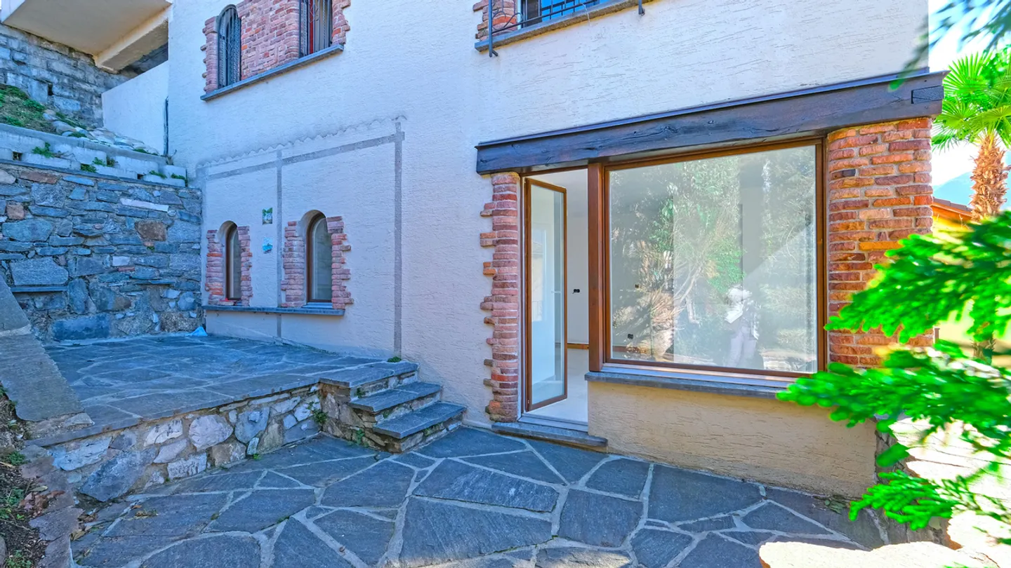 2.5 Room Apartment in Historic Villa with Garden and Lake View Terraces in Ruvigliana - Photo 5 of 10