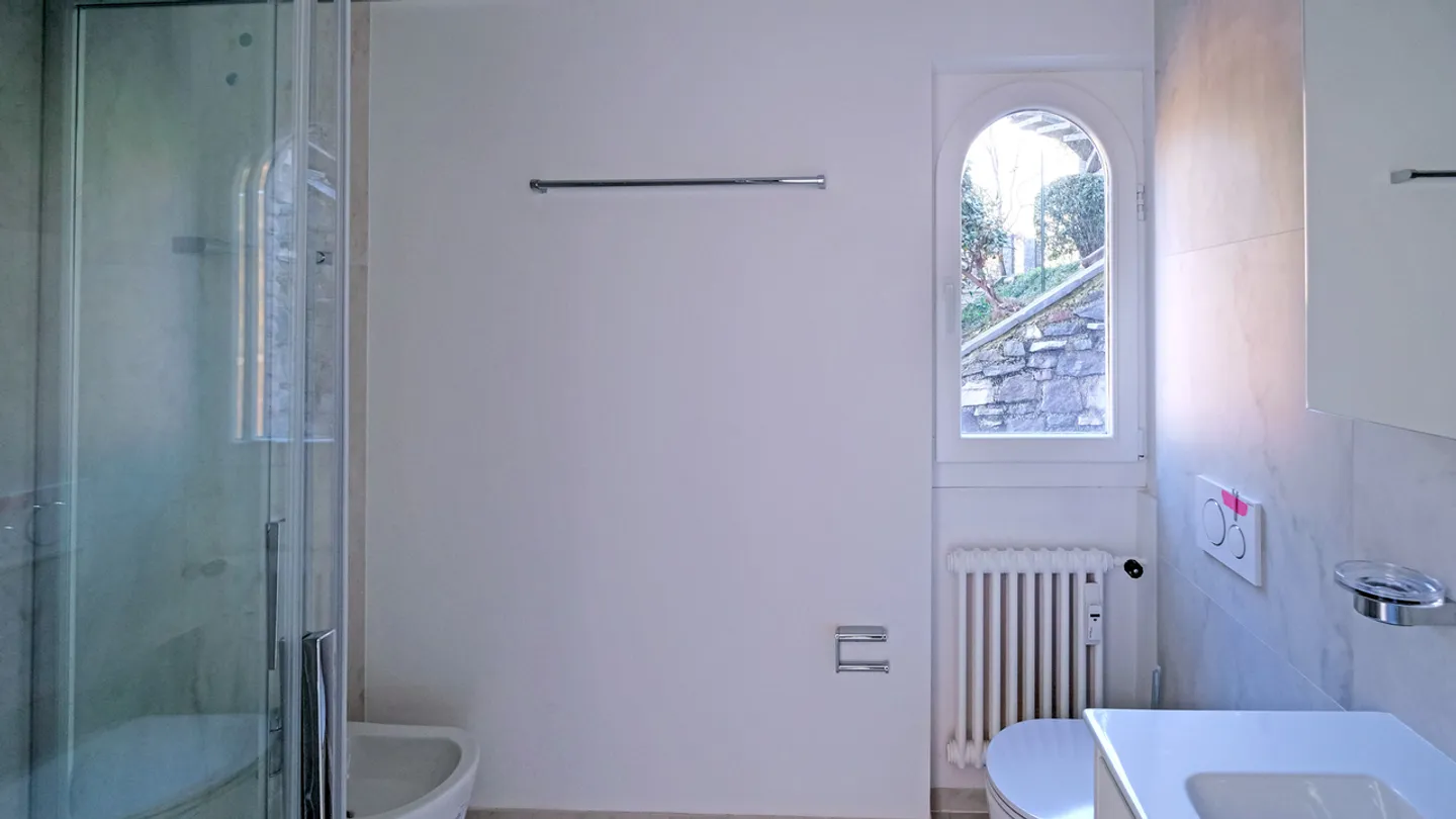2.5 Room Apartment in Historic Villa with Garden and Lake View Terraces in Ruvigliana - Photo 7 of 10