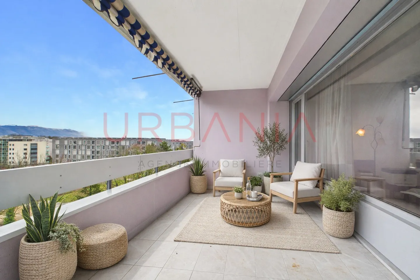 Magnificent 4-room apartment with views of the Alps and the Jura - Photo 3 of 7