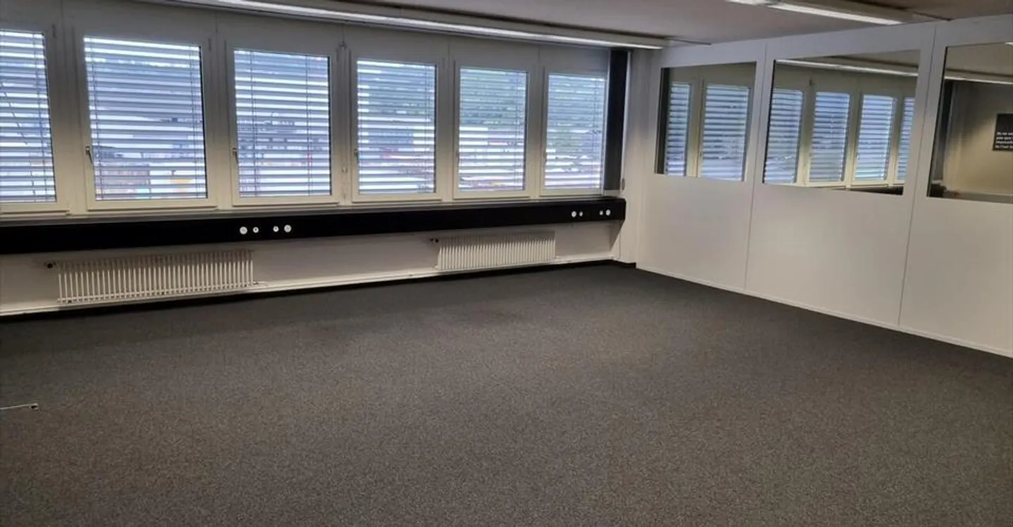 Niederwangen b.Bern, in affitto, 250 m2 di uffici e 230 m2 di magazzini - Foto 4 di 8