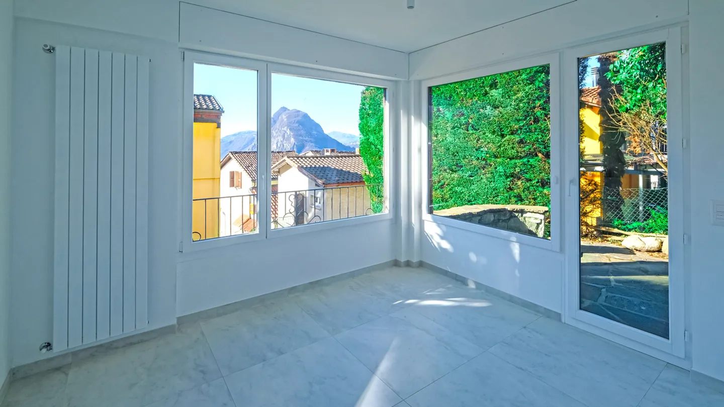2.5 Room Apartment in Historic Villa with Garden and Lake View Terraces in Ruvigliana - Photo 10 of 10