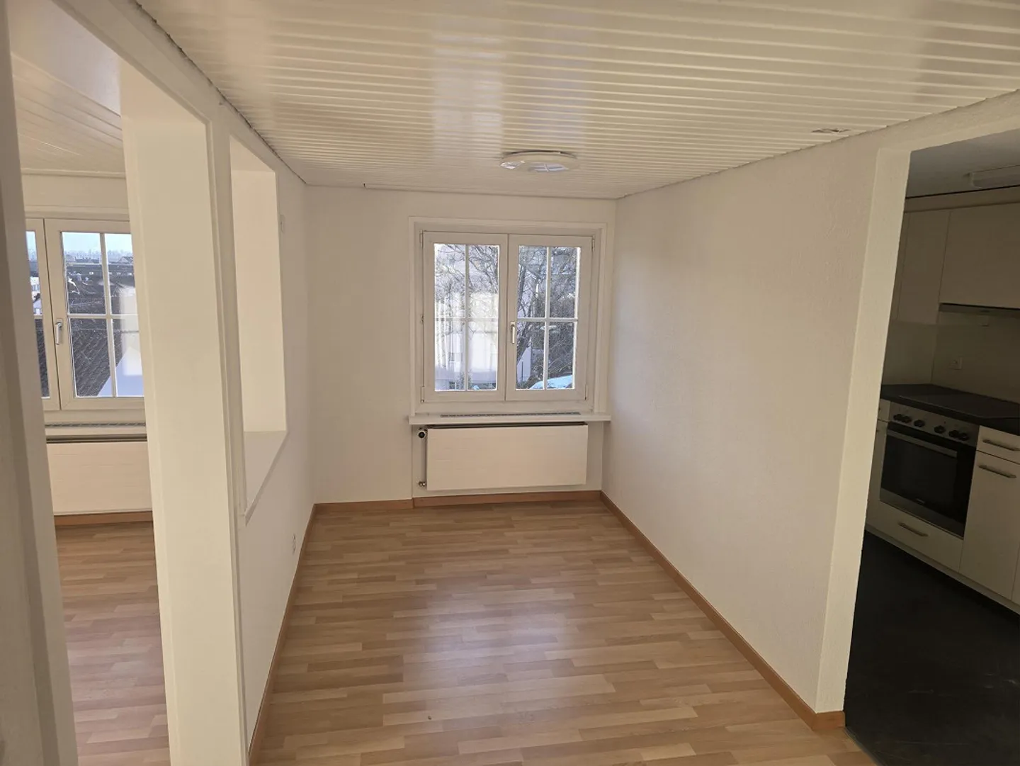 Modern 2.5 room apartment for rent - Photo 2 of 8