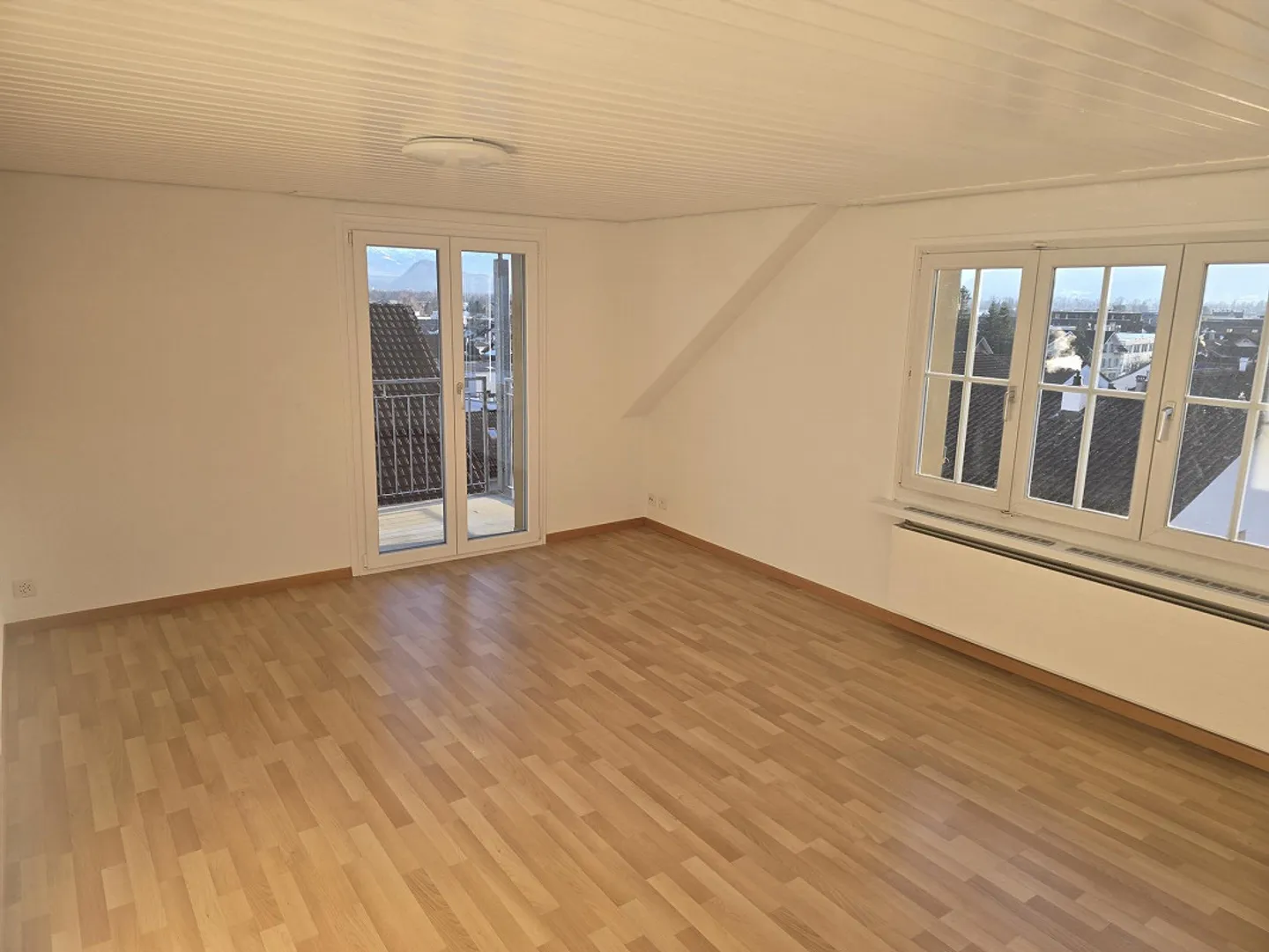 Modern 2.5 room apartment for rent - Photo 3 of 8