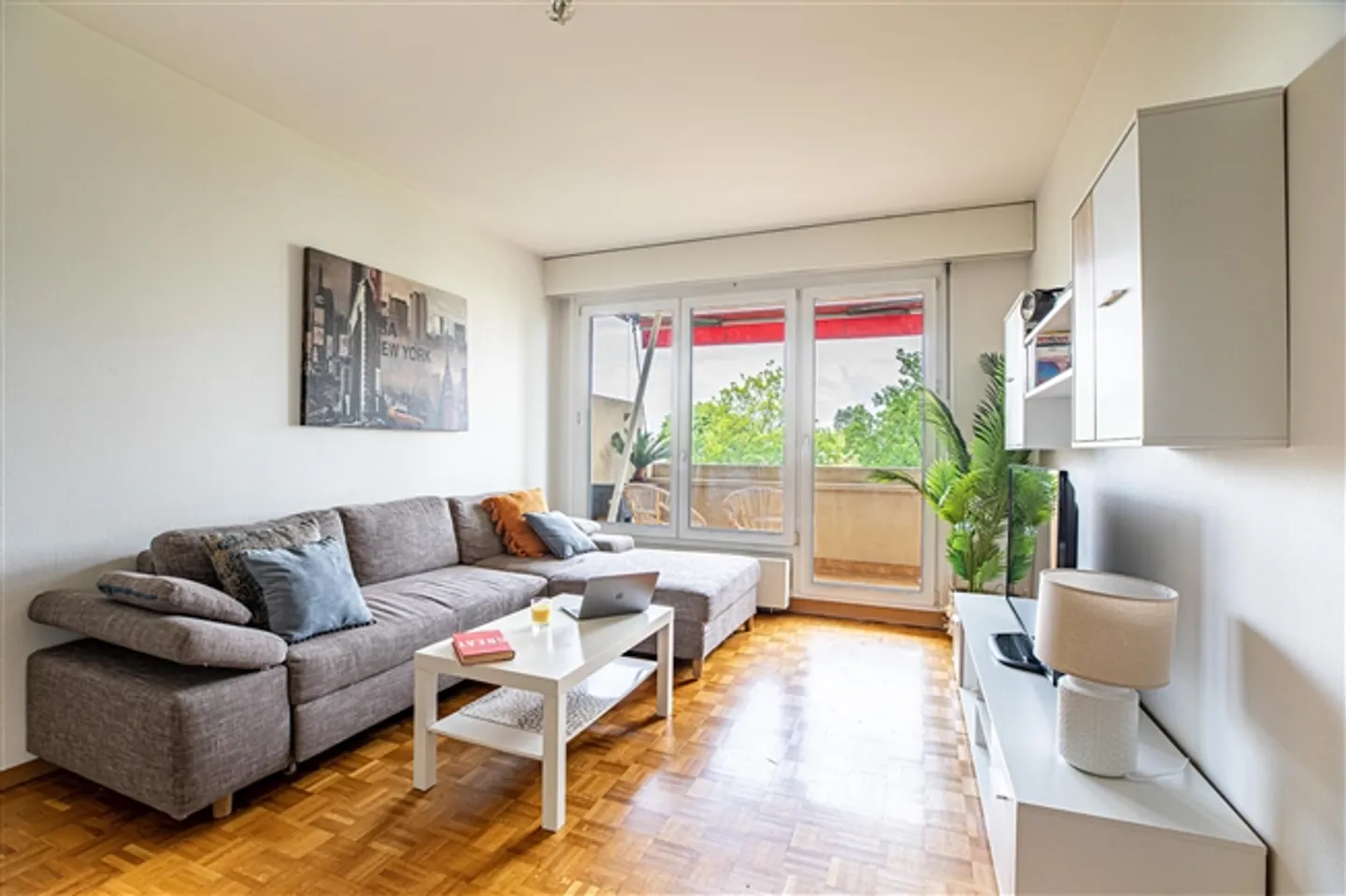 Modernes 1-Zimmer-Apartment mit Balkon und Parkplatz in Thônex, Genf - Foto 2 von 9