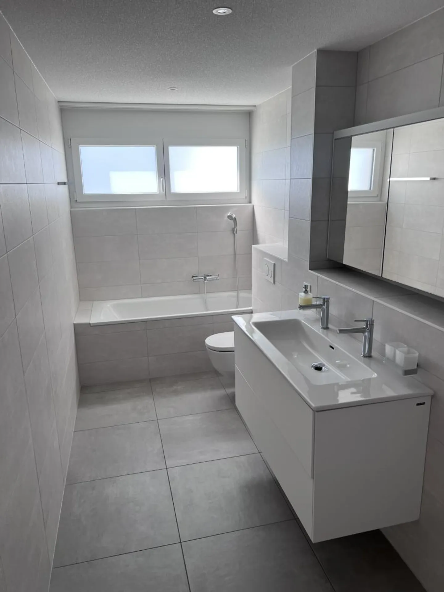 In a recent building - 3.5 room penthouse - Photo 3 of 11