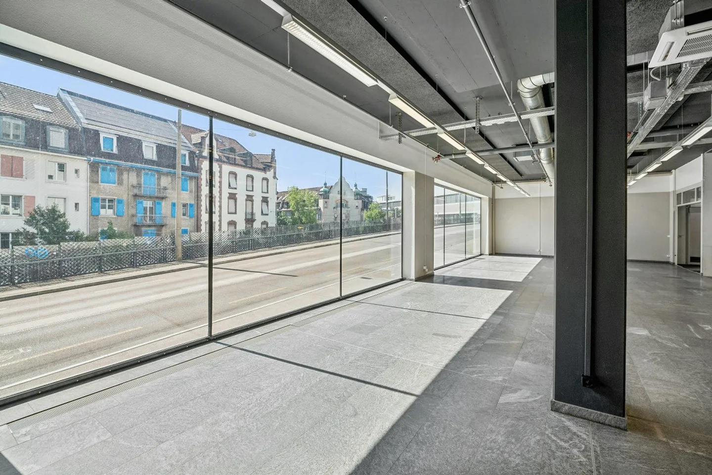 Spazio commerciale attraente di 310 m² nel Voltacenter - Foto 1 di 13