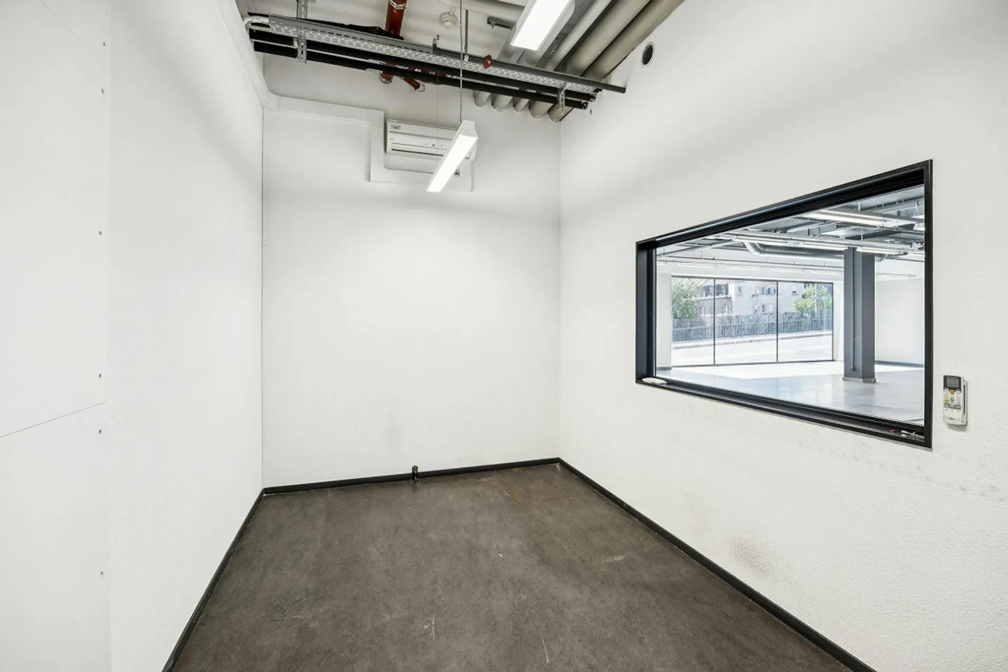 Spazio commerciale attraente di 310 m² nel Voltacenter - Foto 9 di 13