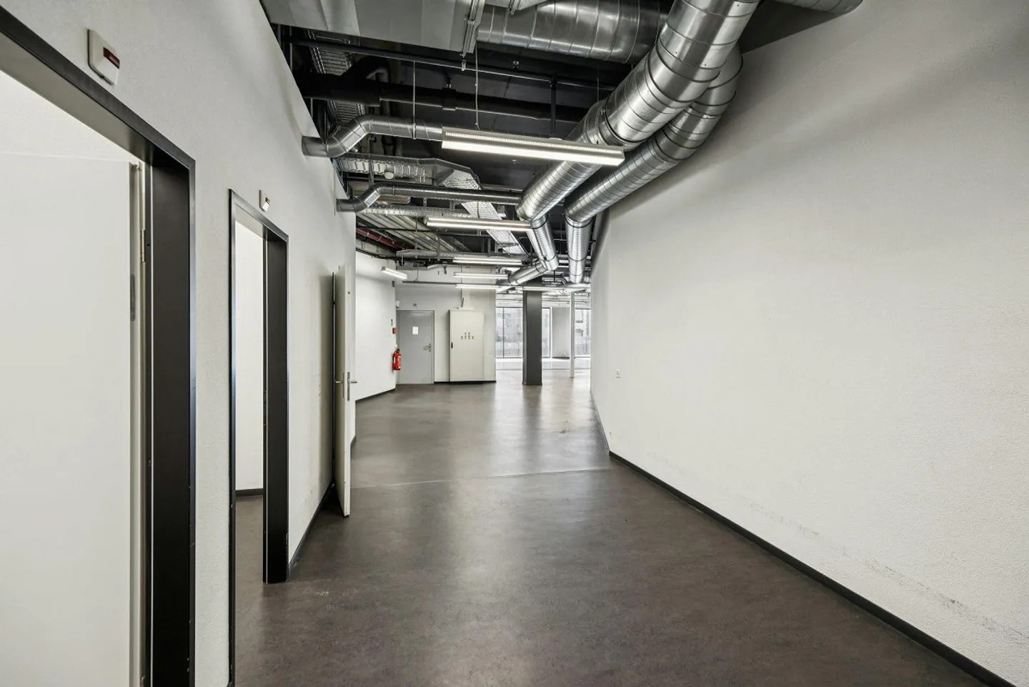 Spazio commerciale attraente di 310 m² nel Voltacenter - Foto 10 di 13