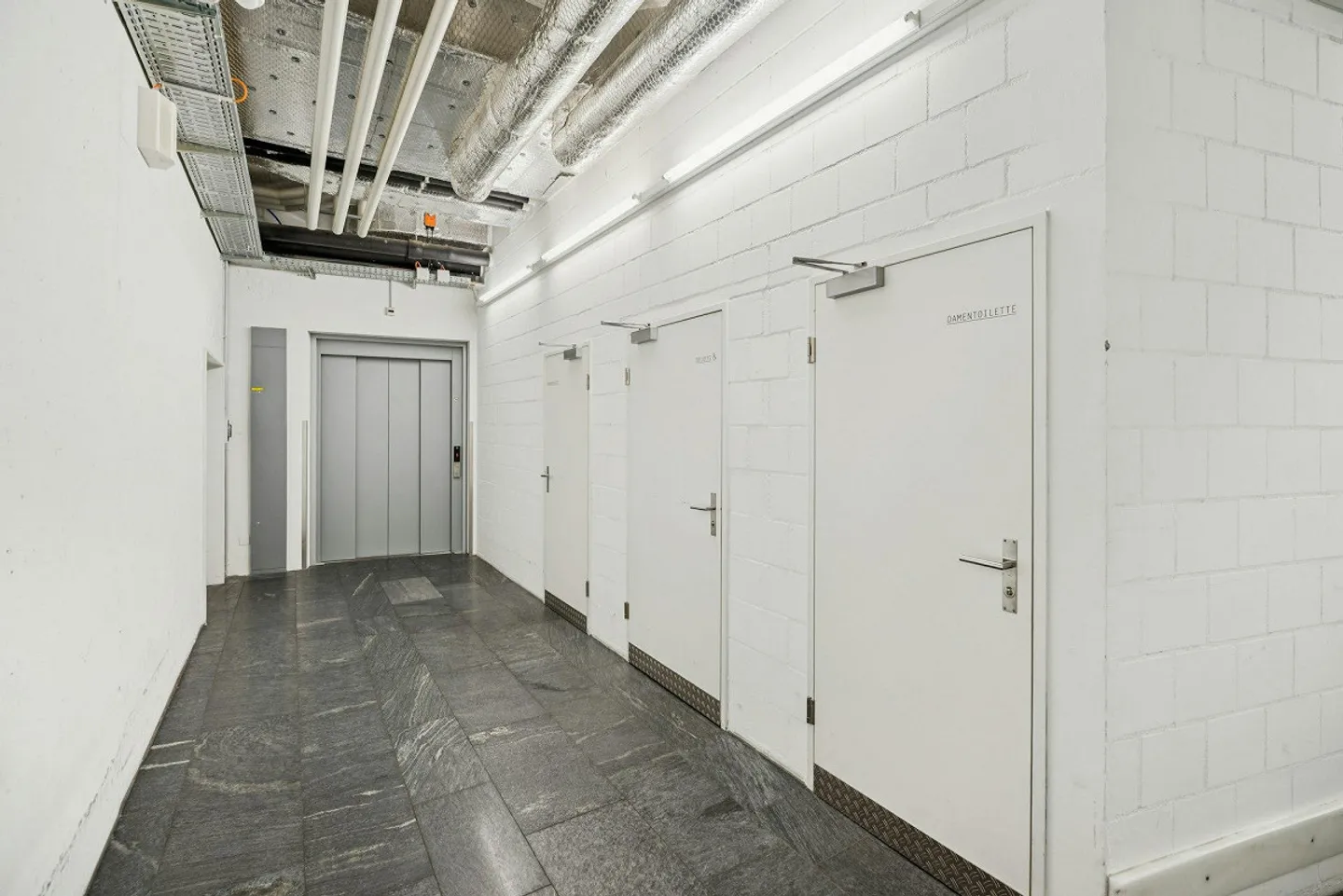 Spazio commerciale attraente di 310 m² nel Voltacenter - Foto 13 di 13