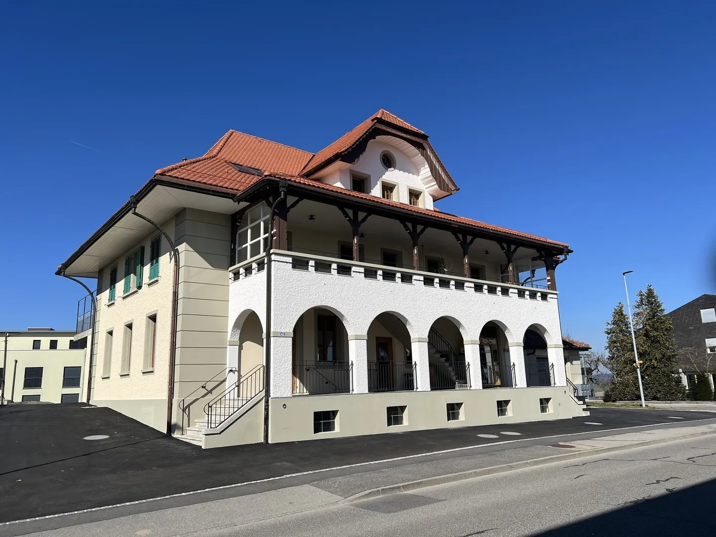 La tua casa da sogno nel centro di Wünnewil - Foto 1 di 9