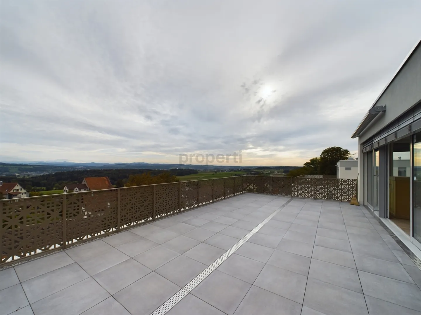 Perfezione del Penthouse: Esclusivo appartamento attico di 4,5 stanze con vista mozzafiato a Herdern! - Foto 9 di 10