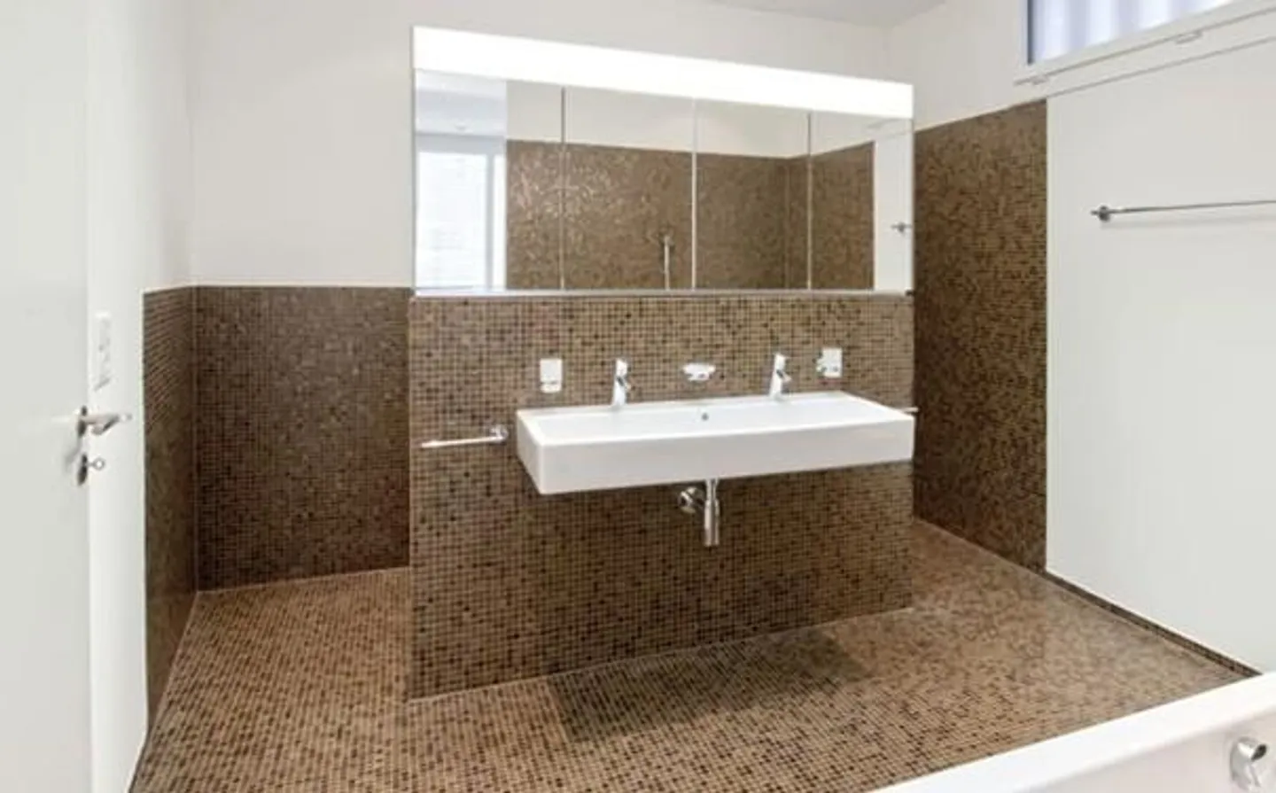 Exclusive penthouse apartment with great views, southwest location, 2 terraces - Photo 5 of 8