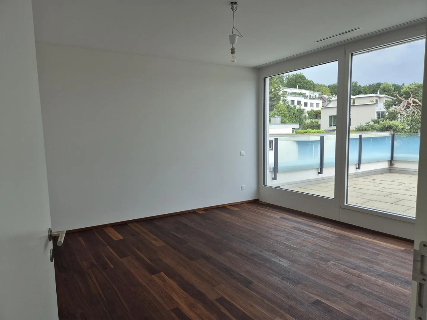 Exclusive penthouse apartment with great views, southwest location, 2 terraces - Photo 6 of 8