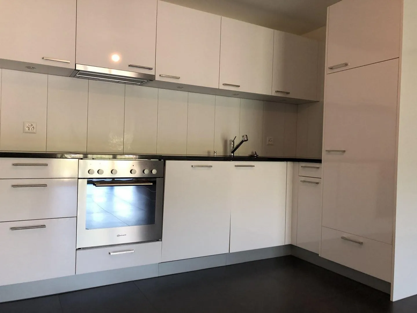 Appartement moderne dans un emplacement privilégié avec une belle vue - Photo 5 sur 13