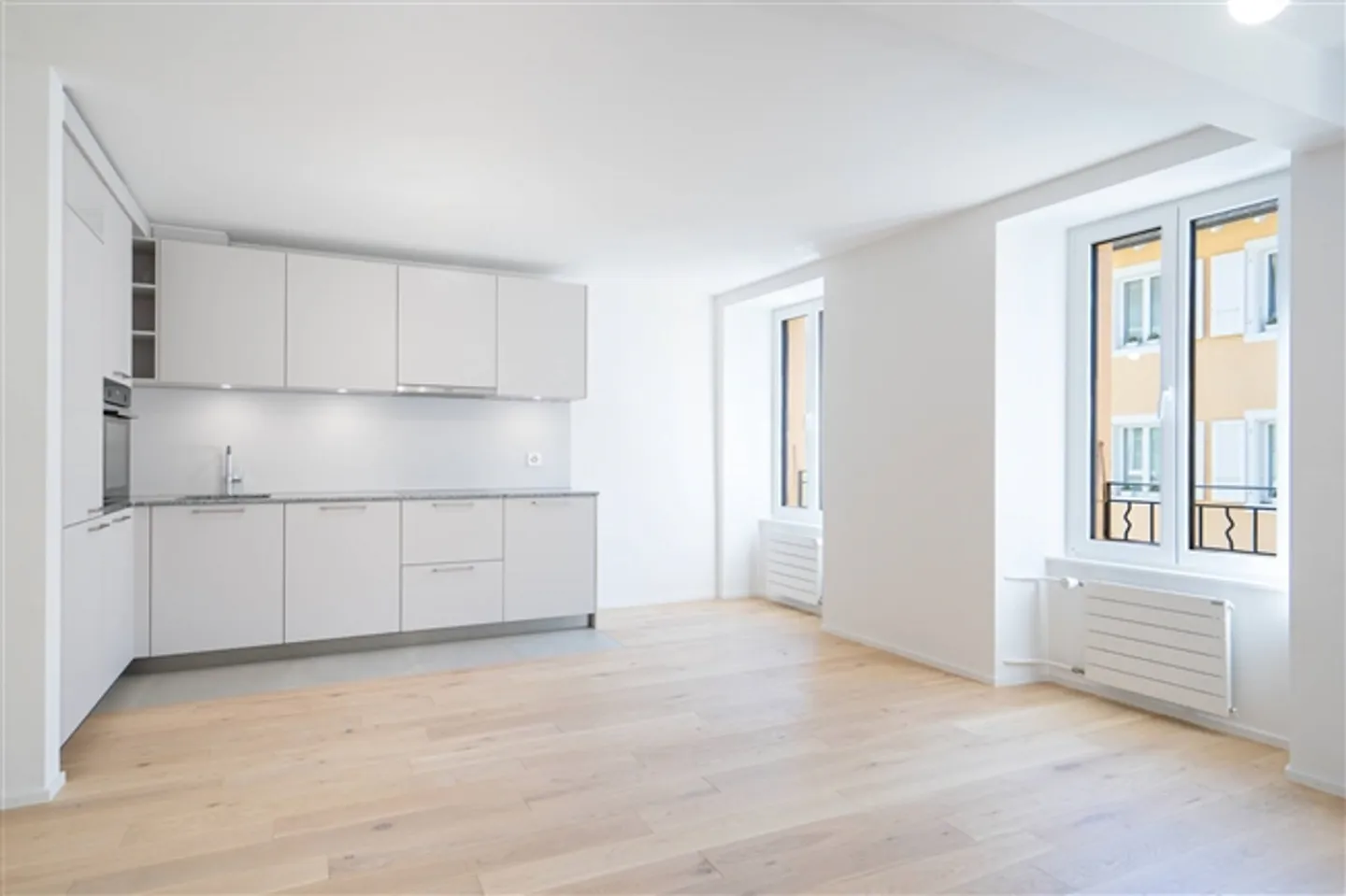 Nel cuore del villaggio e a pochi passi dalla riva del lago - Foto 1 di 9