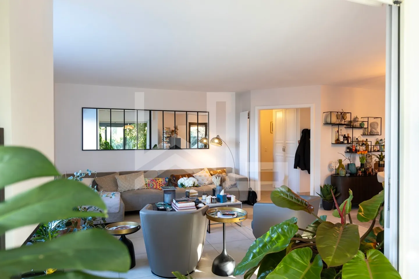 Villa familiale à Corsier : luminosité, espace et bien-être - Photo 1 sur 14