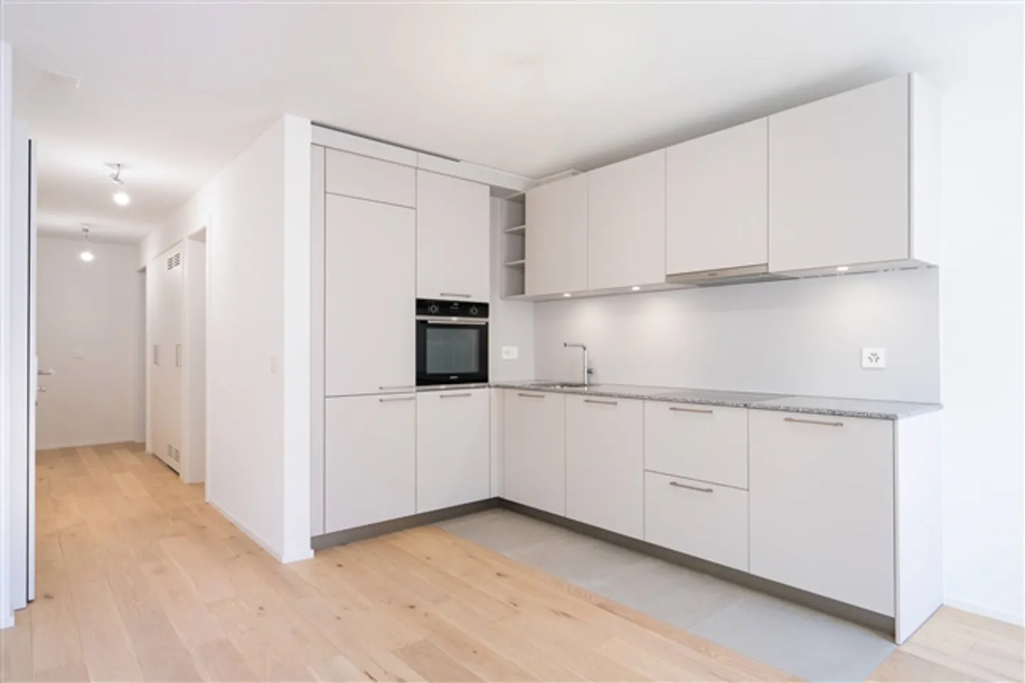 Nel cuore del villaggio e a pochi passi dalla riva del lago - Foto 3 di 9