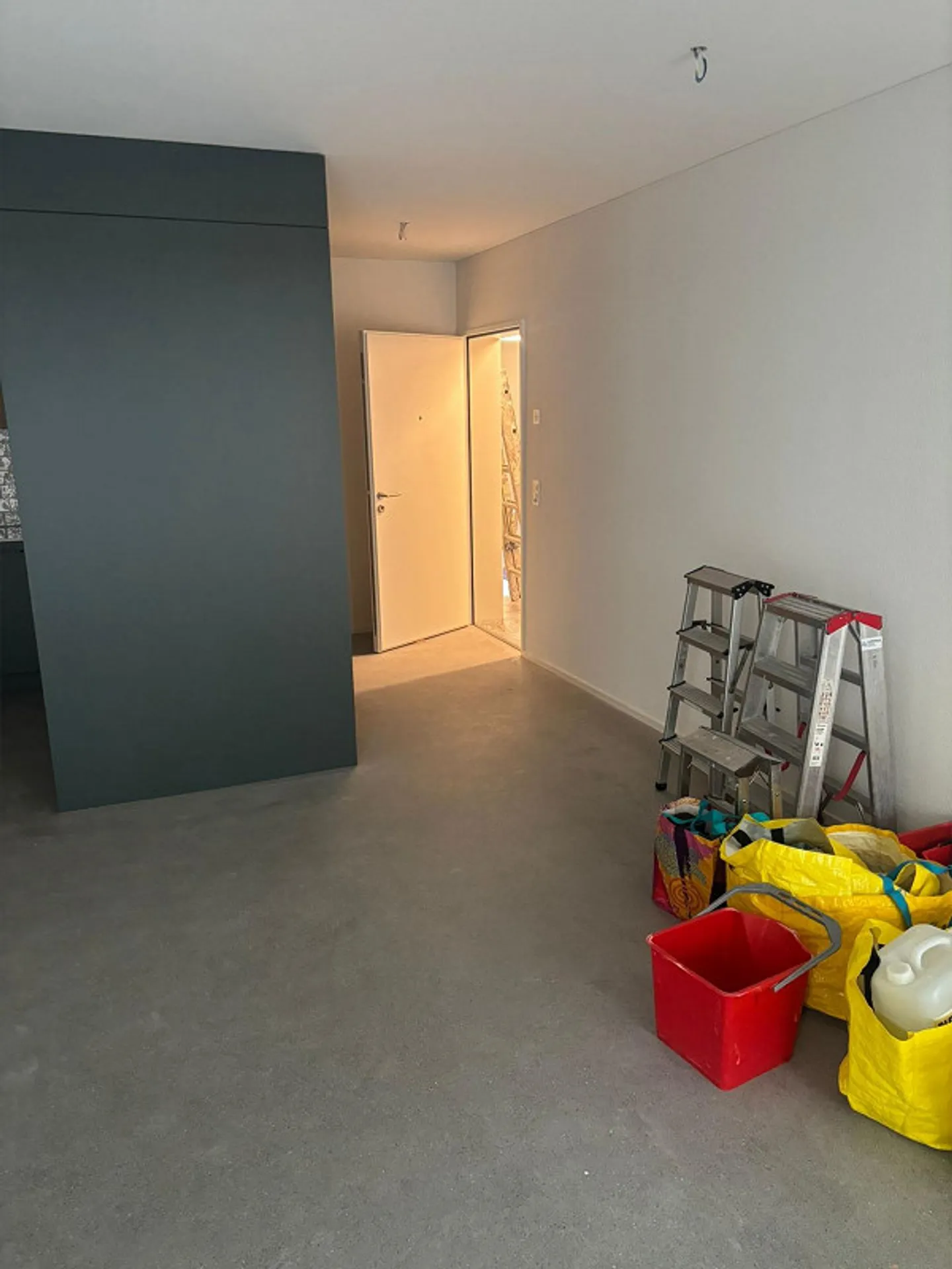 2.5 Room Apartment - Photo 2 of 9