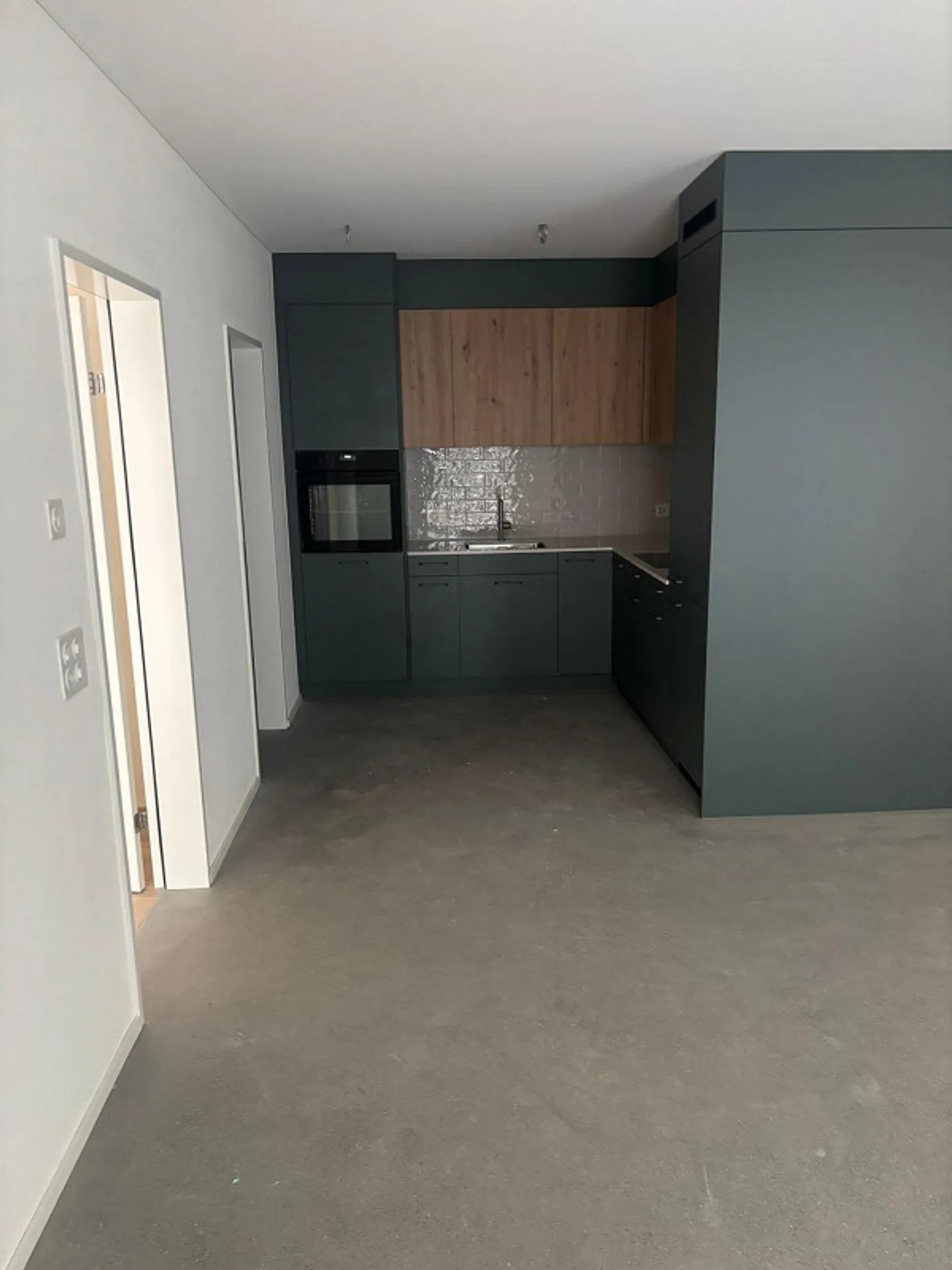 2.5 Room Apartment - Photo 3 of 9