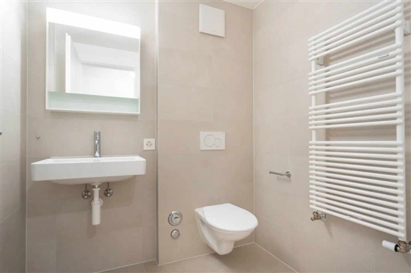 Nel cuore del villaggio e a pochi passi dalla riva del lago - Foto 6 di 9