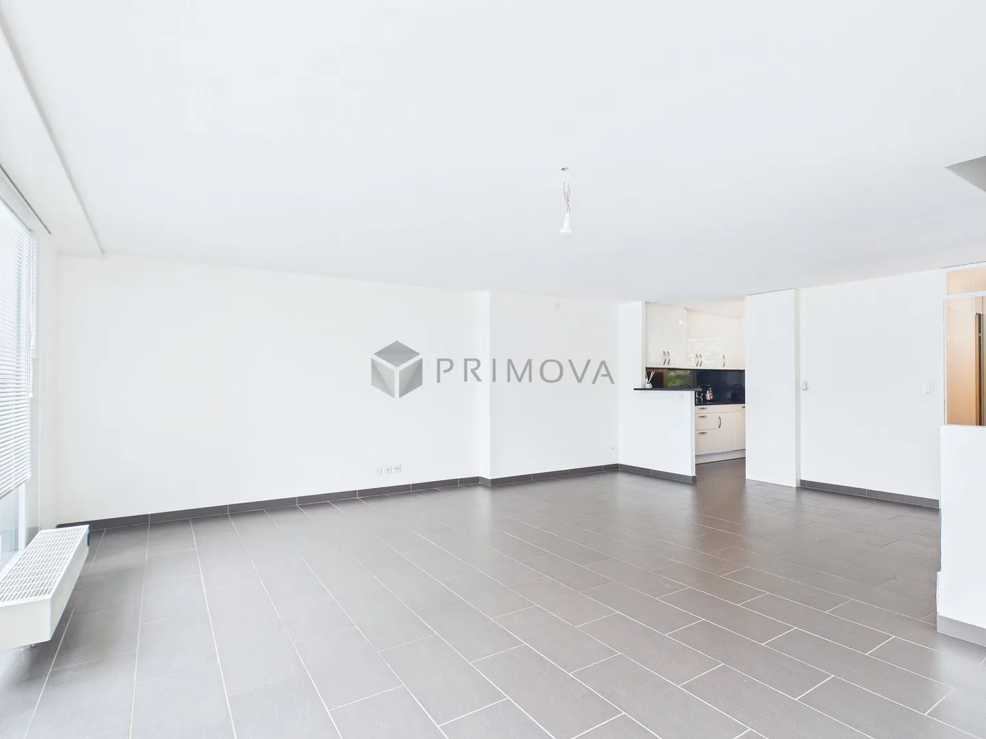 Modern 5.5 room maisonette offers exclusive living over three floors like in a single-family home - Photo 2 of 12