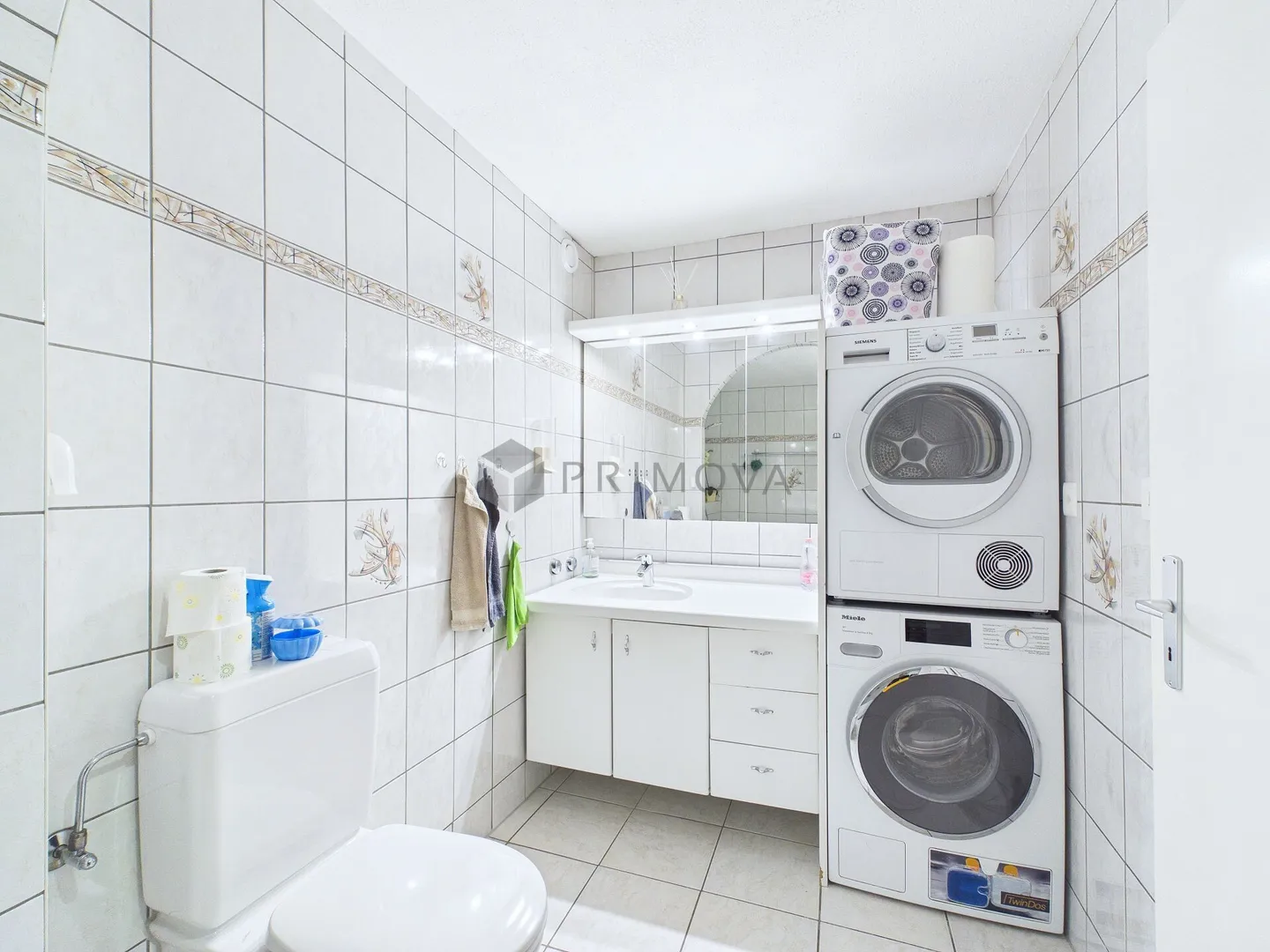 Modern 5.5 room maisonette offers exclusive living over three floors like in a single-family home - Photo 9 of 12