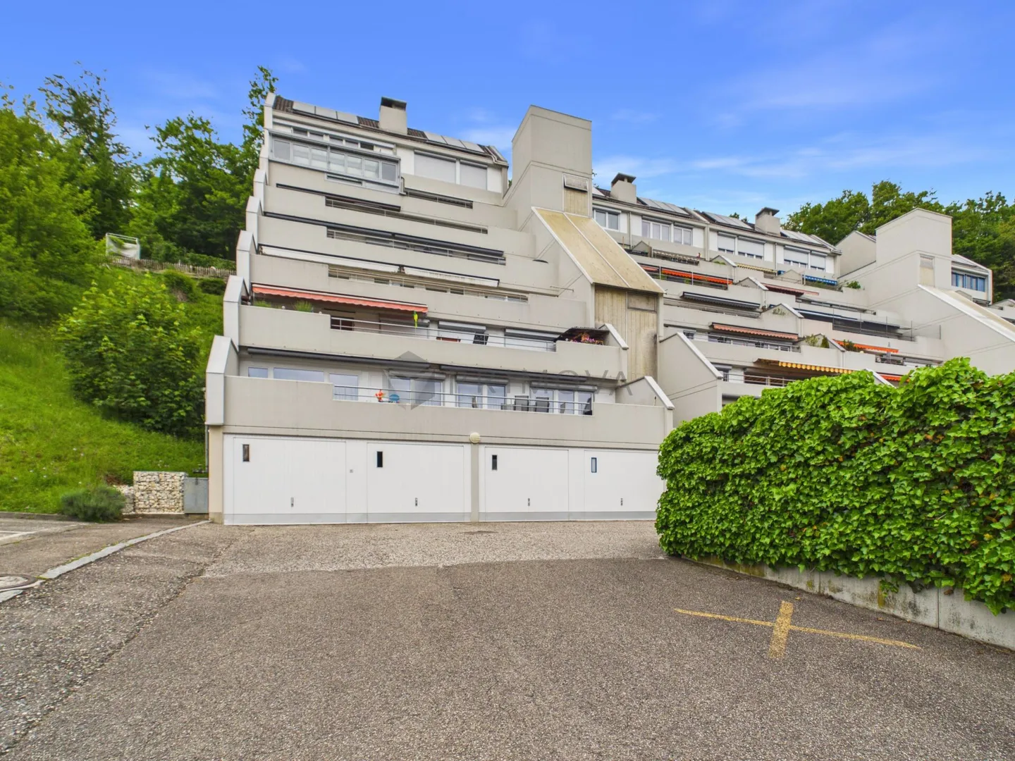 Modern 5.5 room maisonette offers exclusive living over three floors like in a single-family home - Photo 11 of 12