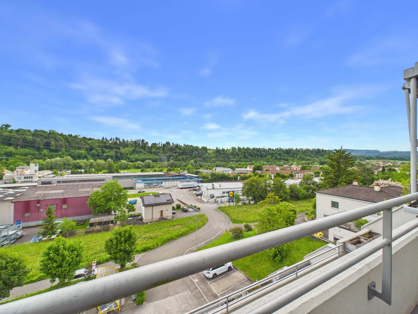 Modern 5.5 room maisonette offers exclusive living over three floors like in a single-family home - Photo 12 of 12