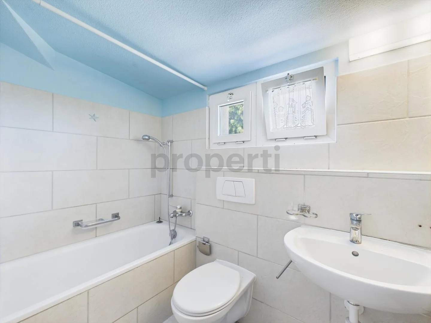 Sonnige 3.5-Zimmer Dachwohnung im Zentrum der Stadt Wil SG / 95 m2 - Foto 9 von 11