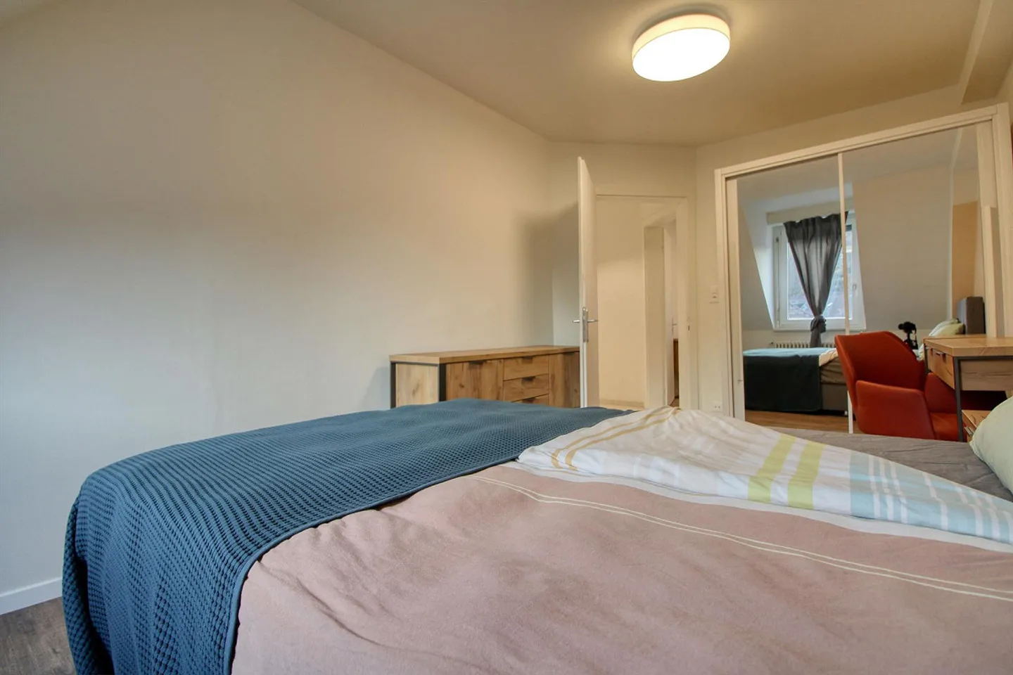 Furnished Room in Modern Apartment - Photo 12 of 12