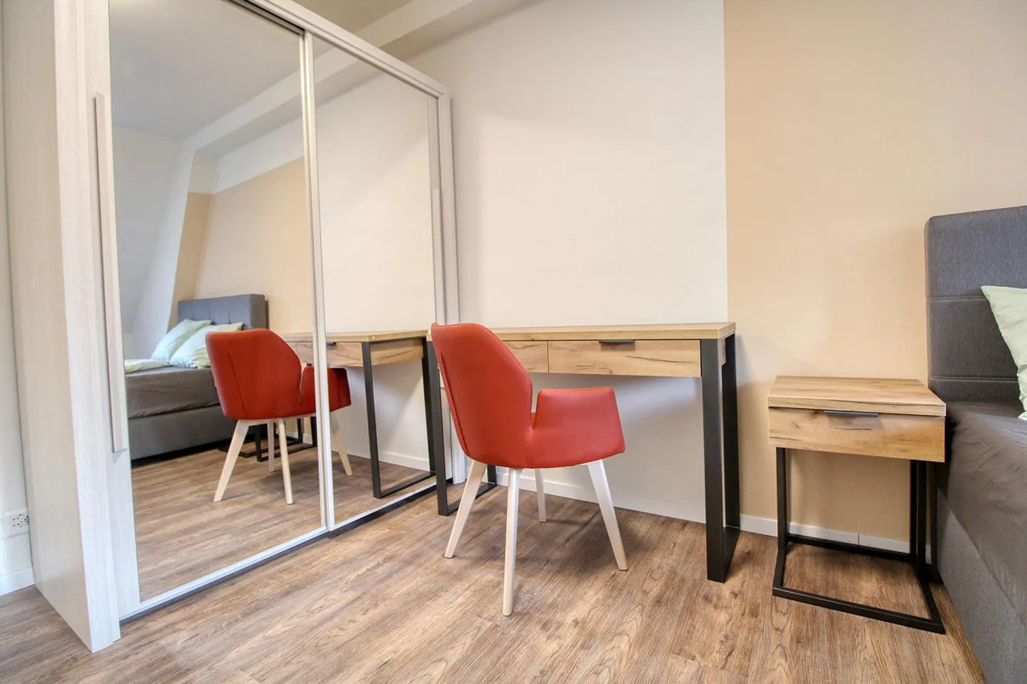 Furnished Room in Modern Apartment - Photo 10 of 12