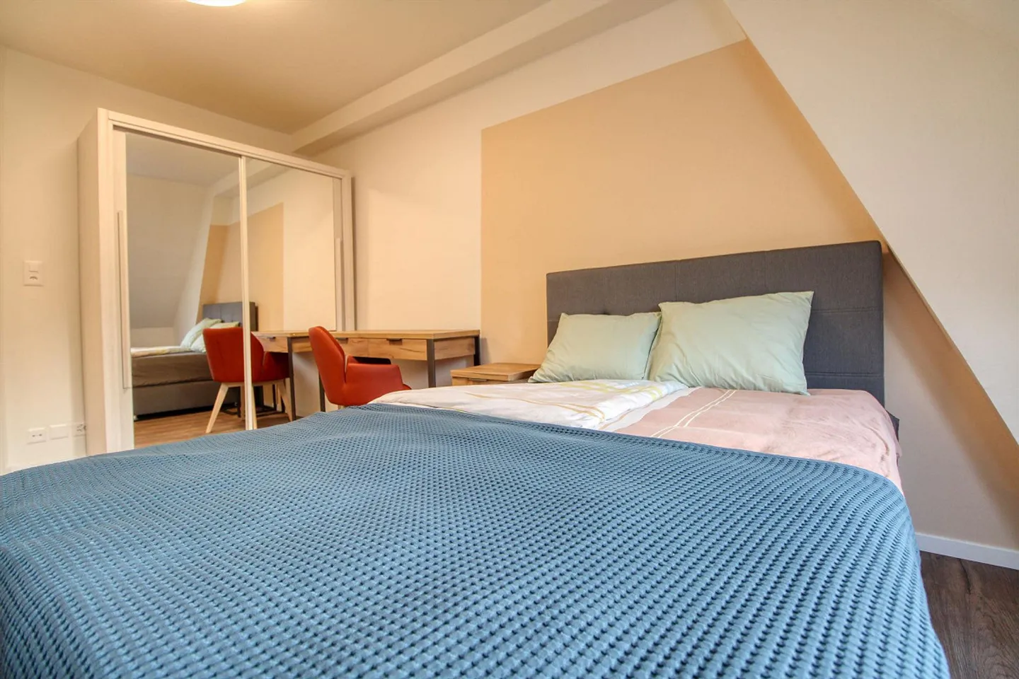 Furnished Room in Modern Apartment - Photo 11 of 12