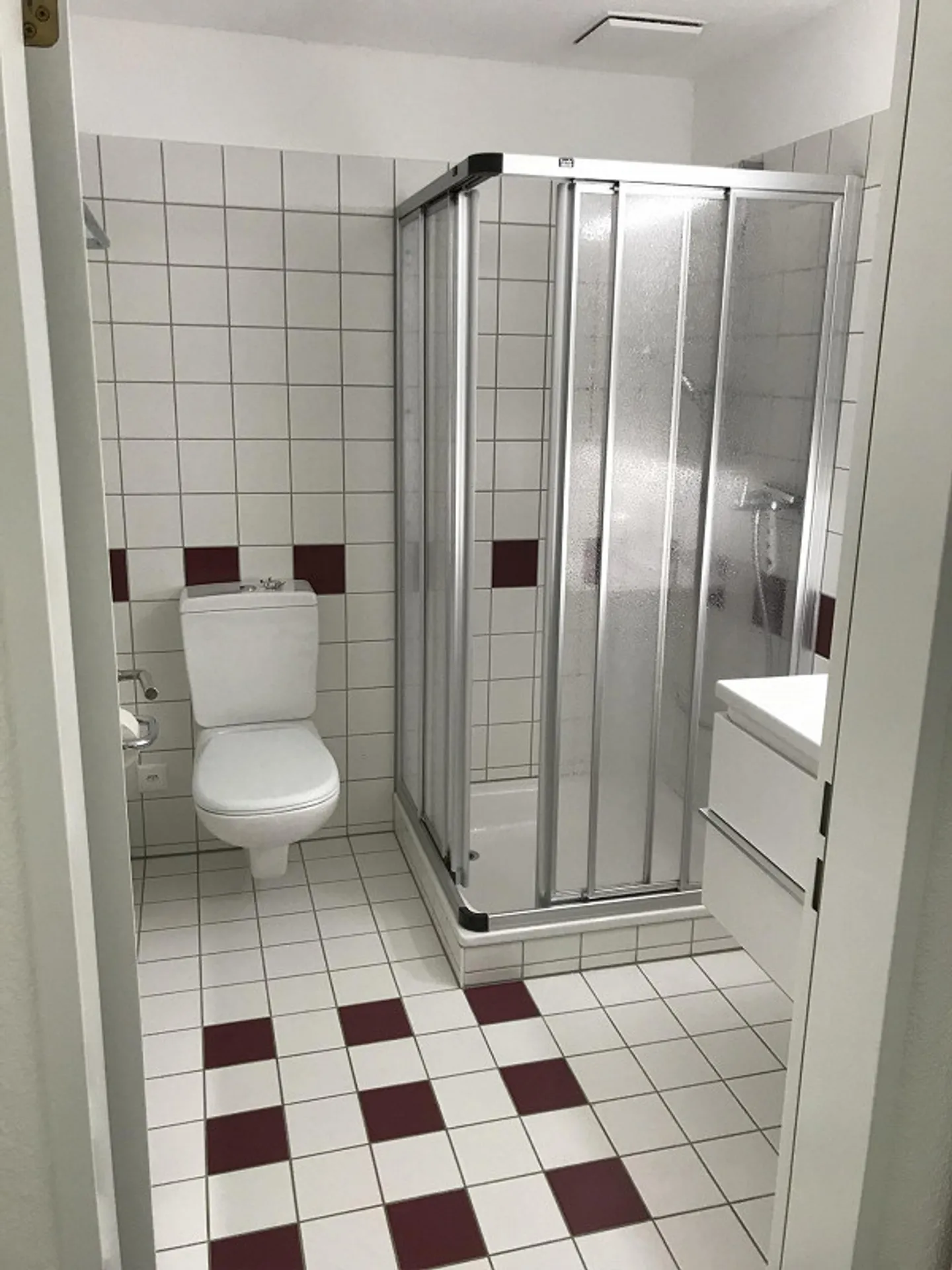 Ruhige 1-Zimmer-Einliegerwohnung mit Seesicht - Foto 2 von 9