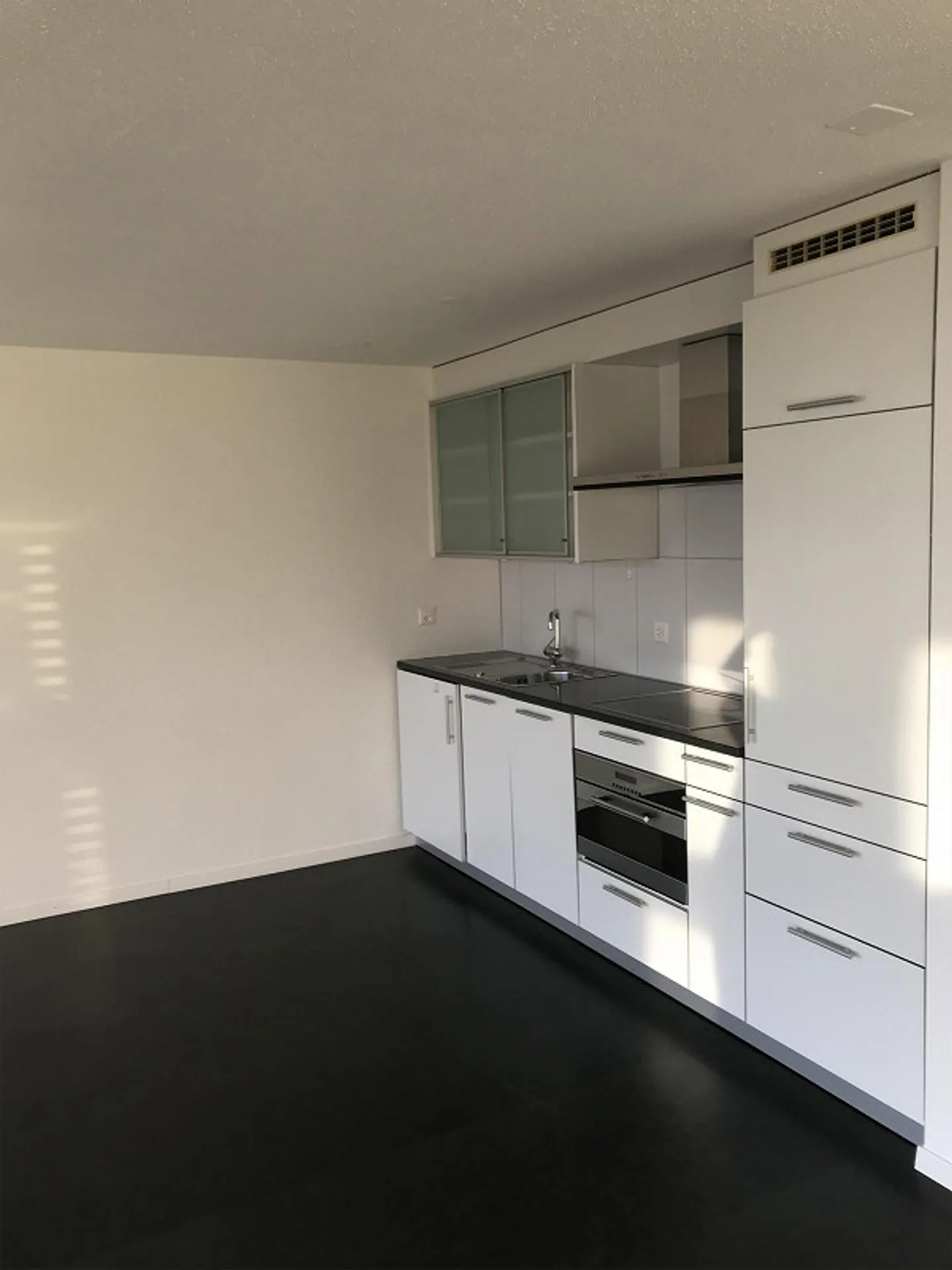 Ruhige 1-Zimmer-Einliegerwohnung mit Seesicht - Foto 3 von 9