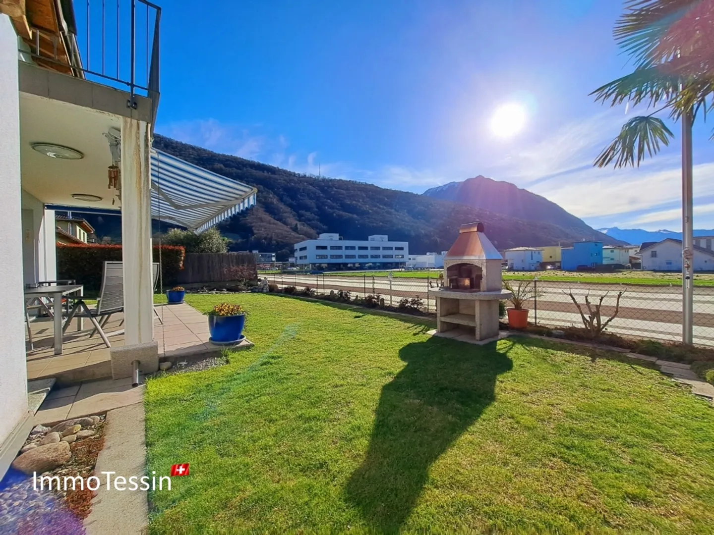 Beautiful and nearly new villa with large garden & pergola in a good location with all comforts - Photo 2 of 13