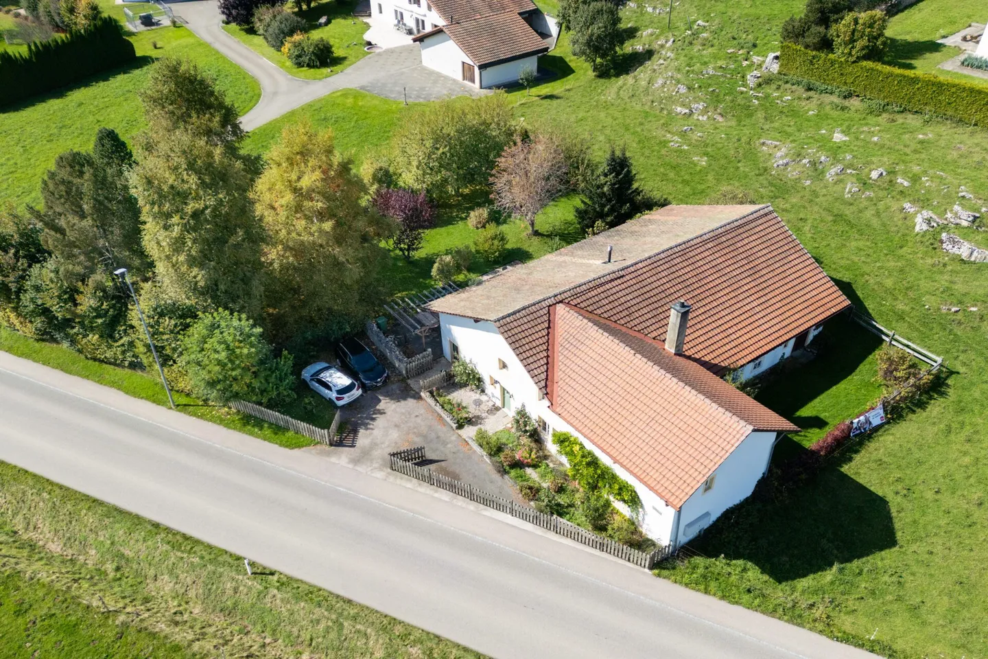 Authentisches Jurahaus mit Ausbaupotenzial und grossem Umschwung - Foto 1 von 11