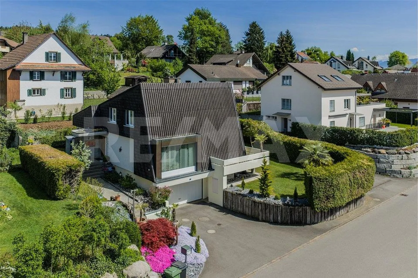 Maison individuelle de 5 pièces dans un emplacement privilégié - Photo 2 sur 12