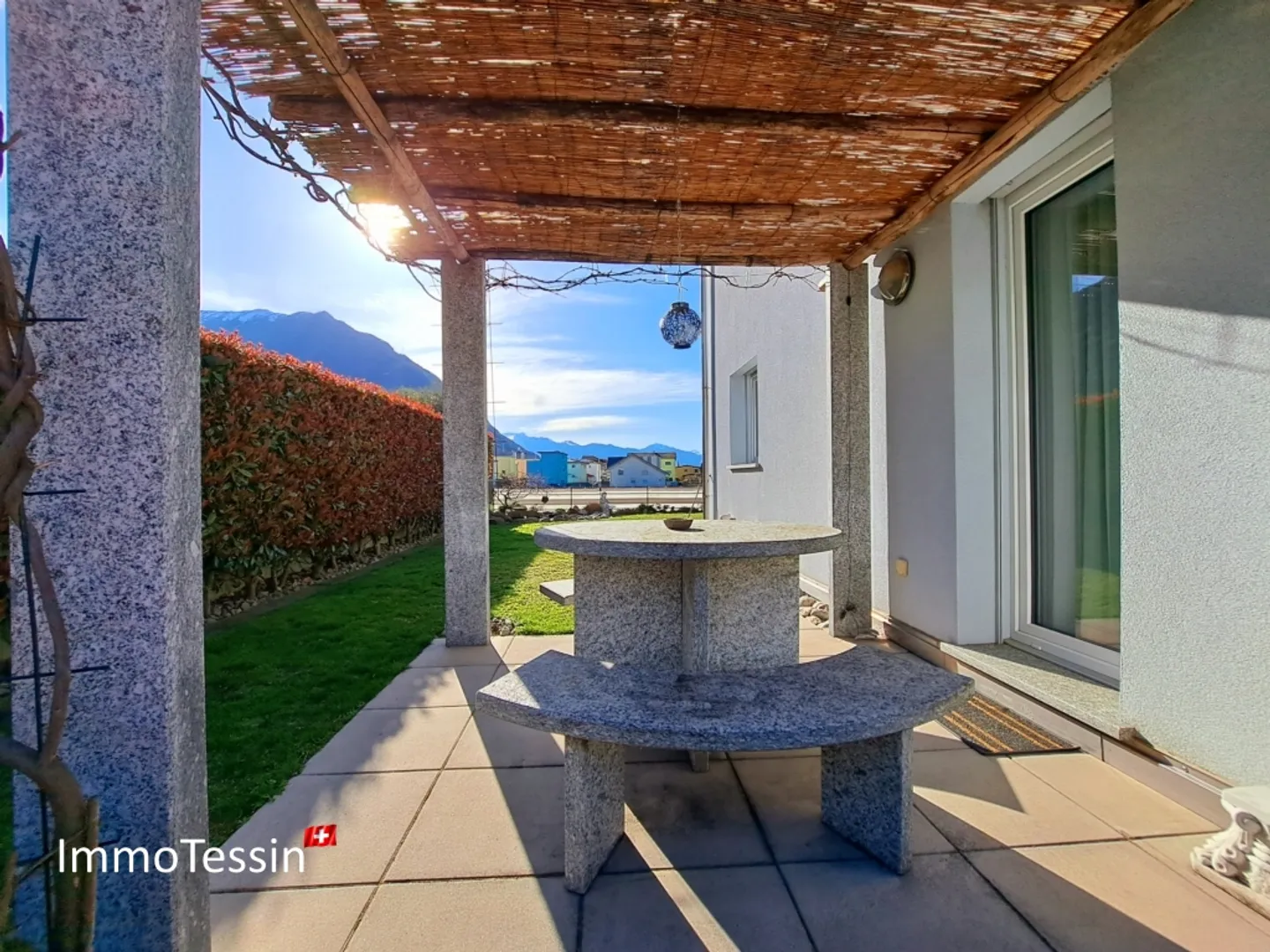 Beautiful and nearly new villa with large garden & pergola in a good location with all comforts - Photo 4 of 13